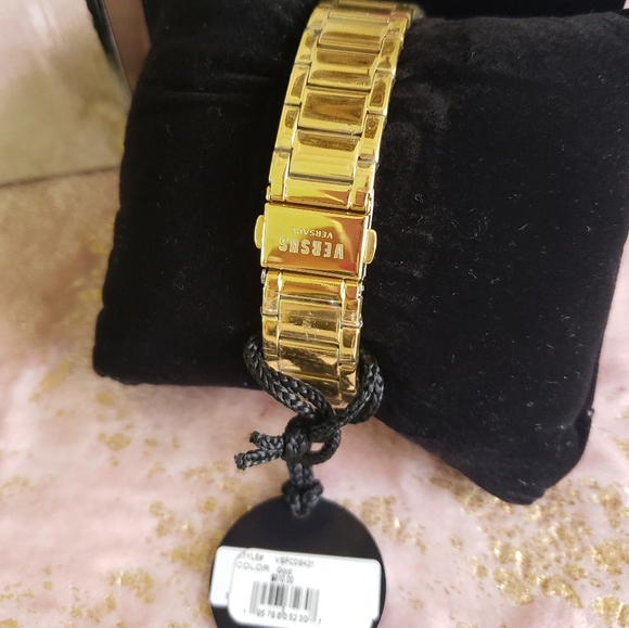 VERSUS VERSACE | Covent Garden Crystal Bracelet Watch - Picture 10 of 16